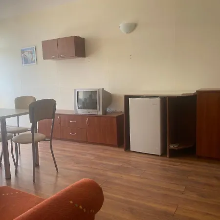 Semiramida Gardens Apartment * 阳光海滩