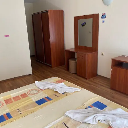 Semiramida Gardens Apartment 阳光海滩